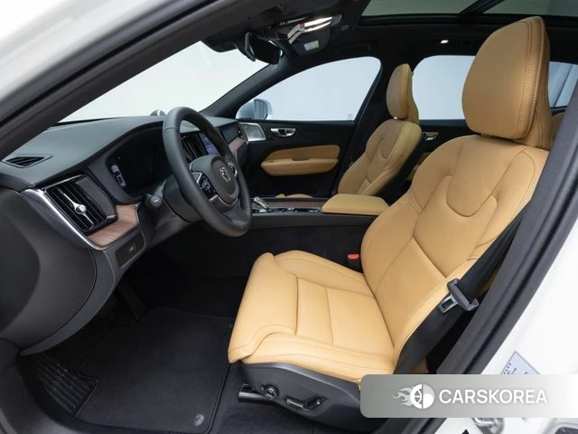 Volvo XC60 second Generation 2025 Белый из Кореи, фото 2