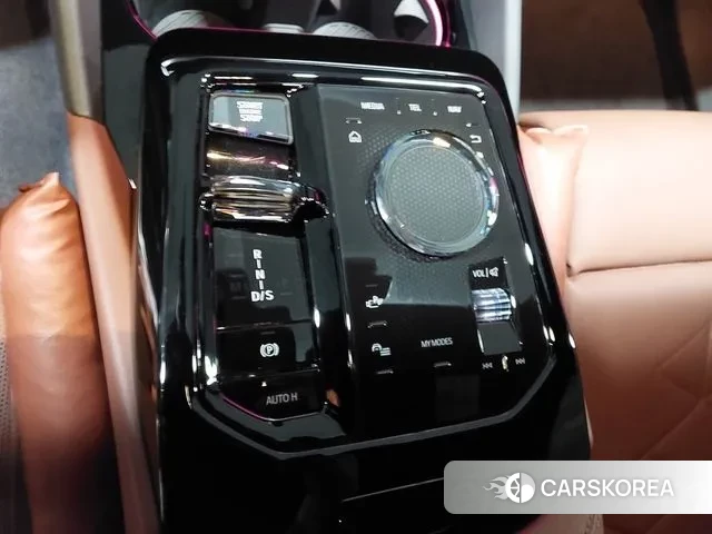 BMW 5 Series (G60) 2024 Серый из Кореи, фото 2