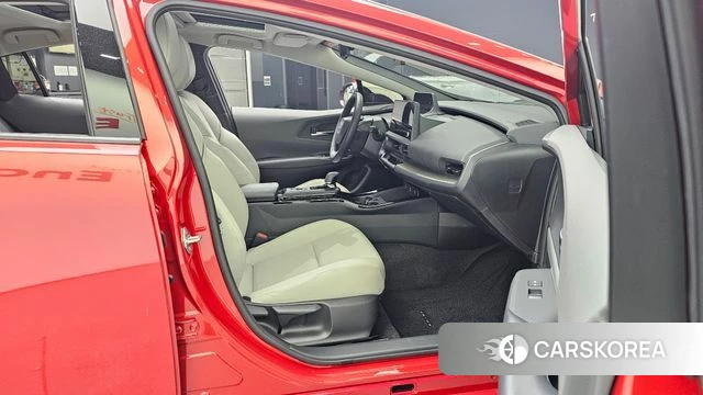 Toyota Prius 5th Generation 2024 Красный из Кореи, фото 2