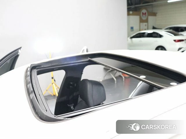 BMW 5 Series (G30) 2023 Белый из Кореи, фото 2