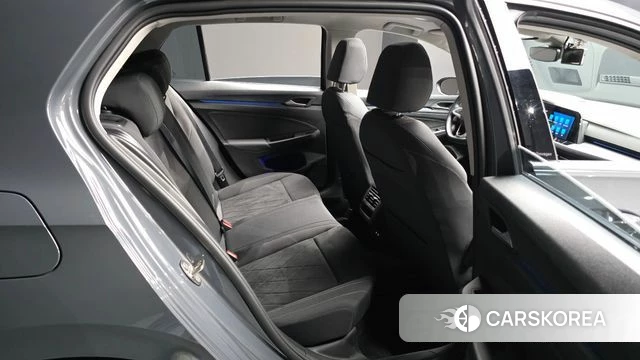 Volkswagen Golf 8th Generation 2023 Серый из Кореи, фото 2