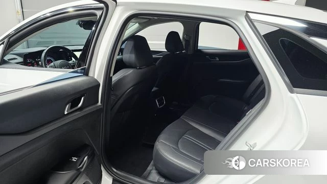 Kia K5 3rd generation 2023 Белый из Кореи, фото 2