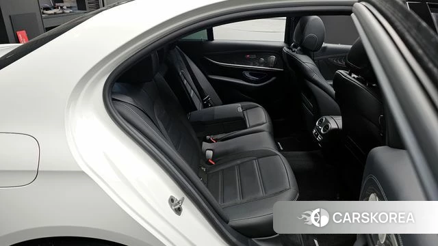 Mercedes-Benz E-Class W213 2022 Белый из Кореи, фото 2