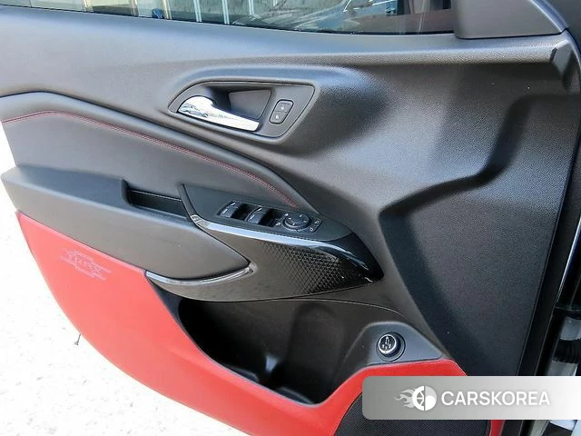 Chevrolet (GM Daewoo) Trax Crossover 2023 Белый из Кореи, фото 2
