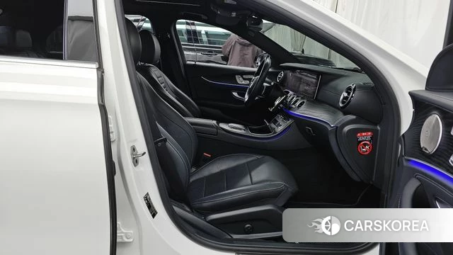 Mercedes-Benz E-Class W213 2022 Белый из Кореи, фото 2