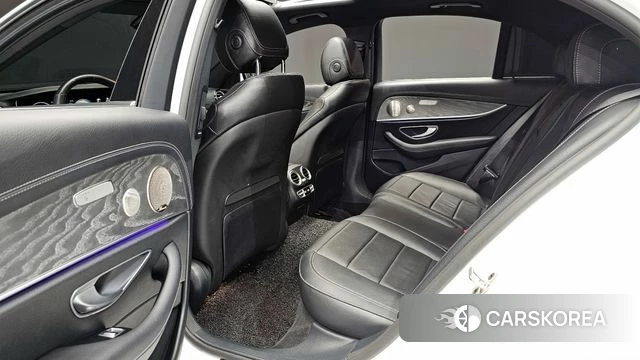 Mercedes-Benz E-Class W213 2023 Белый из Кореи, фото 2