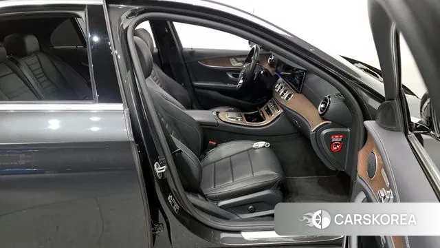 Mercedes-Benz E-Class W213 2021 Серый из Кореи, фото 2