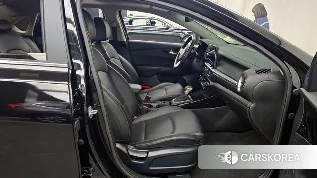 Kia The New K3 2nd generation 2022 Черный из Кореи, фото 2