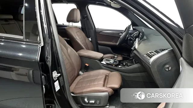 BMW X3 (G01) 2023 Черный из Кореи, фото 2