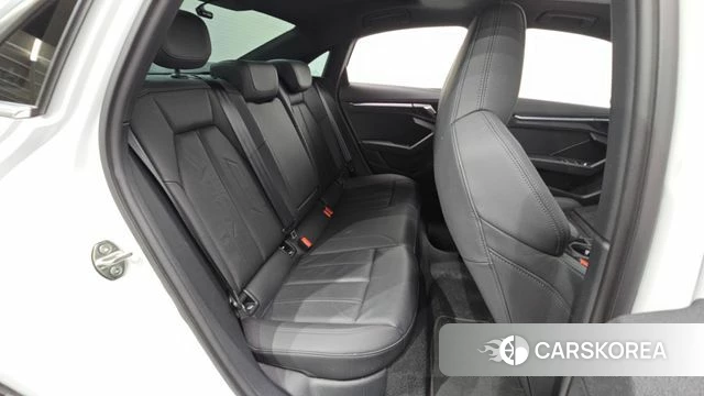 Audi A3 (8Y) 2023 Белый из Кореи, фото 2