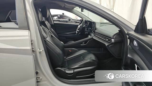 Hyundai Avante (CN7) 2021 Серебристо-серый из Кореи, фото 2