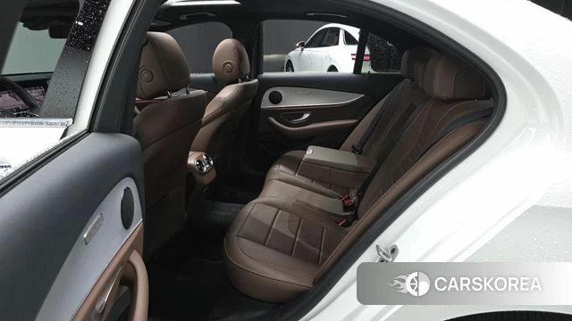 Mercedes-Benz E-Class W213 2021 Белый из Кореи, фото 2