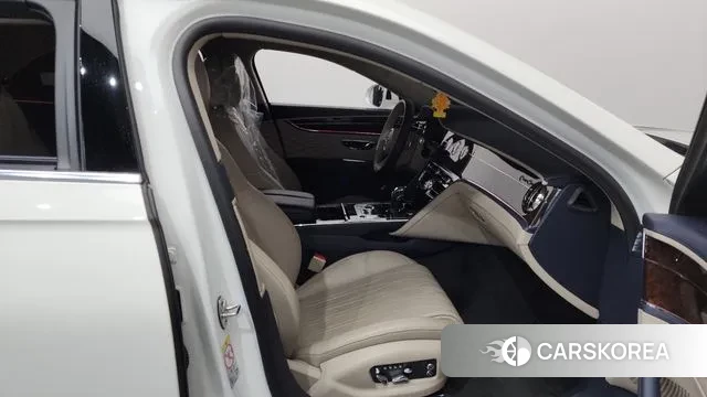 Bentley Flying Spur 3rd Generation 2022 Белый из Кореи, фото 2