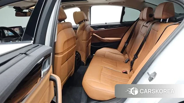 BMW 5 Series (G30) 2021 Белый из Кореи, фото 2