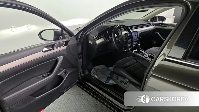 Volkswagen Passat GT (B8) 2018 Коричневый из Кореи, фото 2