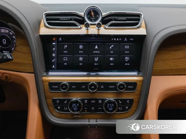 Bentley Bentayga 2025 Черный из Кореи, фото 2