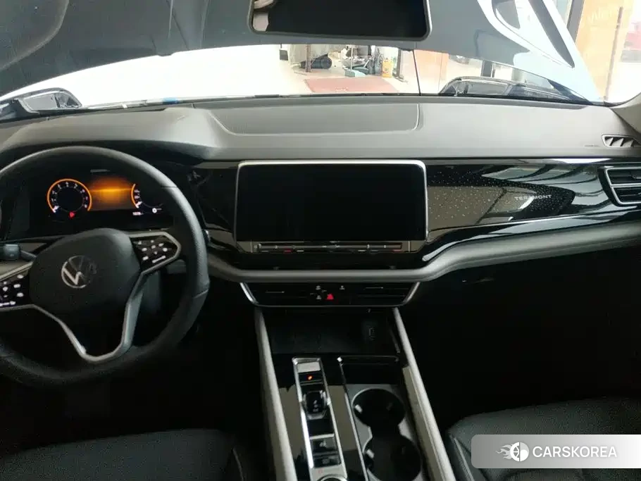 Volkswagen Touareg 2024 Черный из Китая, фото 2