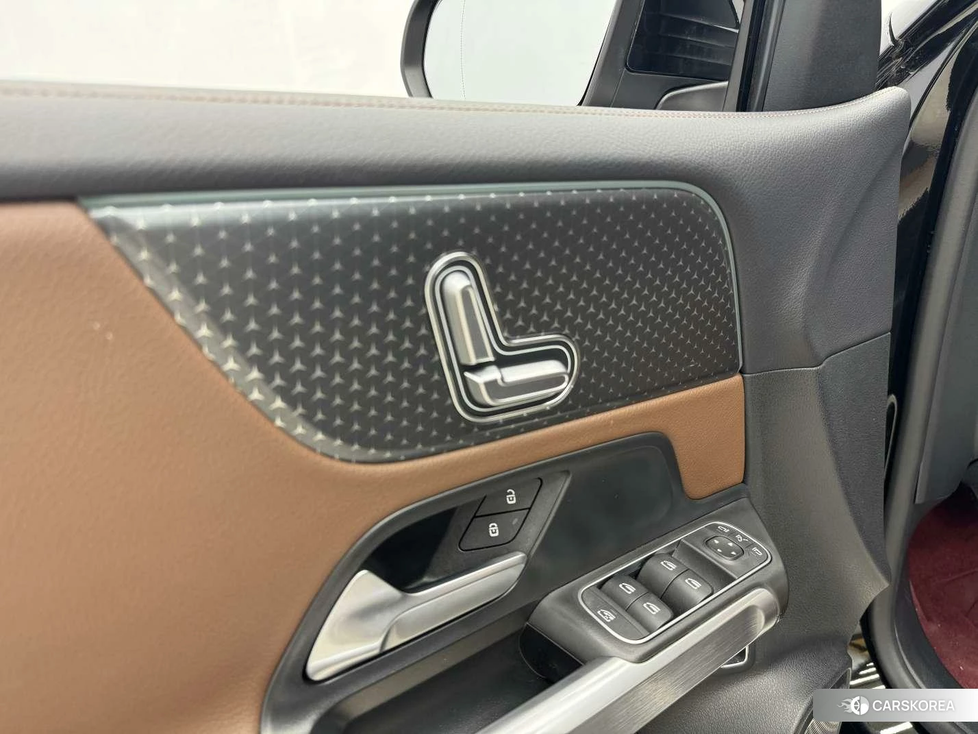 Mercedes-Benz GLB 2023 Черный из Китая, фото 2