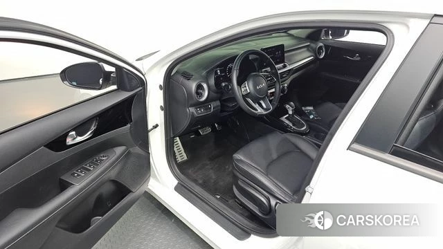 Kia The New K3 2nd generation 2022 Белый из Кореи, фото 2