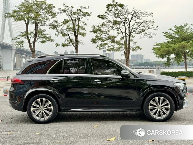 Mercedes-Benz GLE (import) 2023 Черный из Китая, фото 2