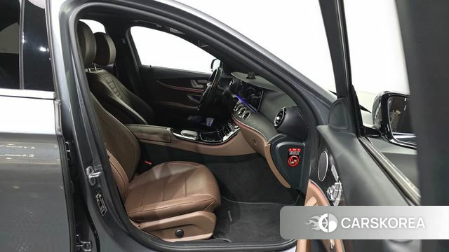 Mercedes-Benz E-Class W213 2022 Серый из Кореи, фото 2