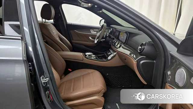 Mercedes-Benz E-Class W213 2019 Серебристо-серый из Кореи, фото 2