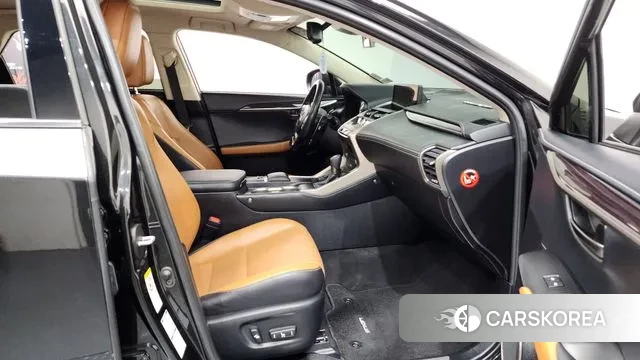 Lexus NX300h 2019 Черный из Кореи, фото 2