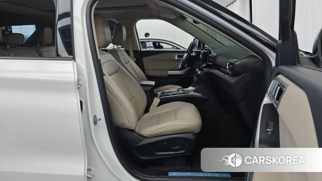 Ford Explorer 6th Generation 2022 Белый из Кореи, фото 2