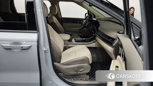 Kia The New Carnival 4th Generation 2024 Серебристо-серый из Кореи, фото 2