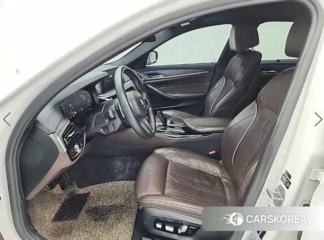 BMW 5 Series (G30) 2020 Белый из Кореи, фото 2