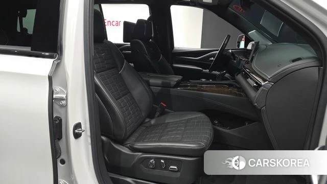 Cadillac Escalade 5th Generation 2021 Белый из Кореи, фото 2