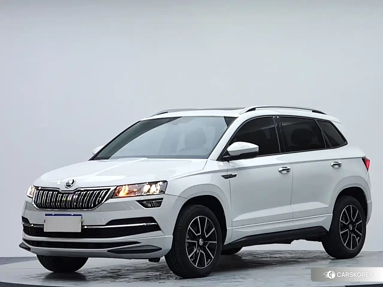 Skoda Karoq 2023 Белый из Китая, фото 2