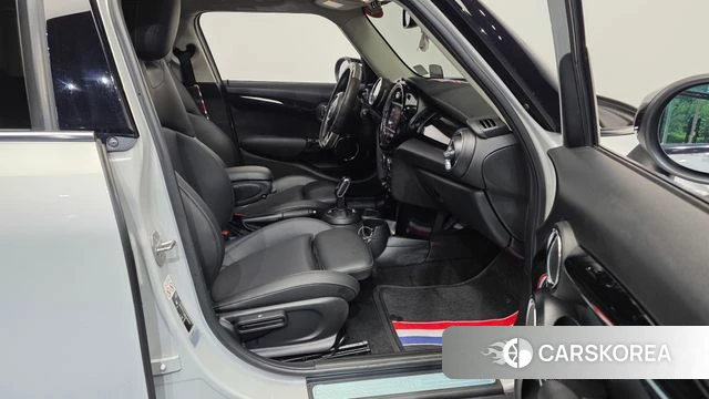 Mini Cooper 2020 Серебряный из Кореи, фото 2