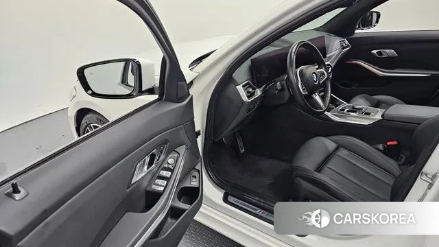 BMW 3 Series (G20) 2023 Белый из Кореи, фото 2