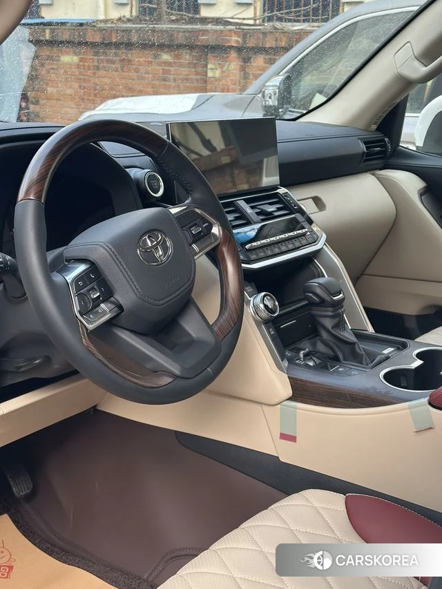 Toyota Land Cruiser (imported) 2025 Белый из Китая, фото 2