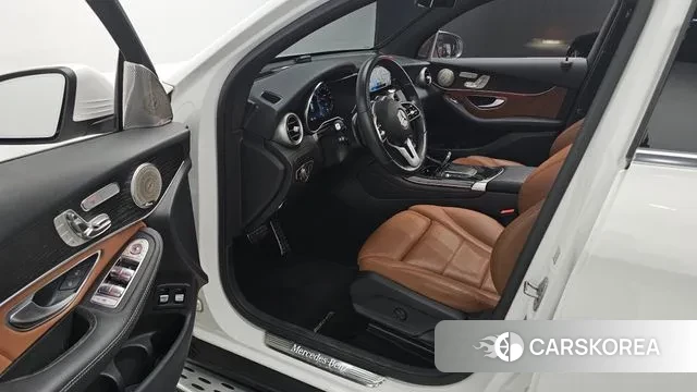 Mercedes-Benz GLC-Class X253 2021 Белый из Кореи, фото 2