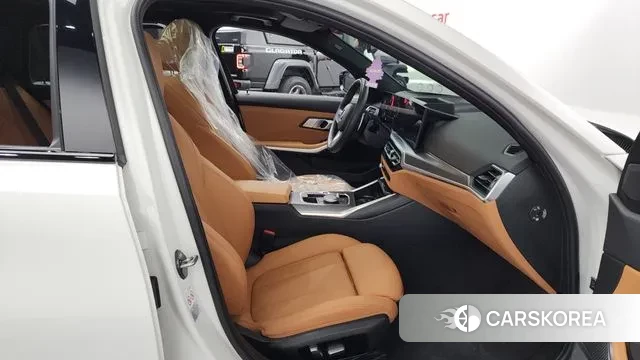 BMW 3 Series (G20) 2023 Белый из Кореи, фото 2