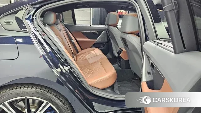 BMW 5 Series (G60) 2025 Синий из Кореи, фото 2