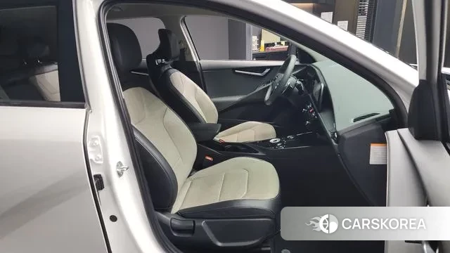 Kia Di Ol Nu Niro 2023 Белый из Кореи, фото 2