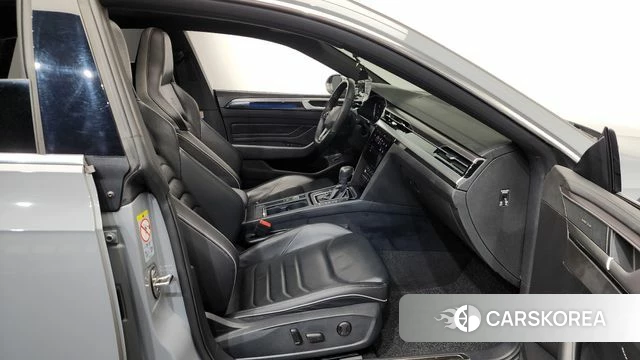 Volkswagen Arteon 2022 Серебристо-серый из Кореи, фото 2