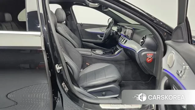 Mercedes-Benz E-Class W213 2021 Черный из Кореи, фото 2