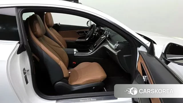 Mercedes-Benz CLE-Class C236 2025 Белый из Кореи, фото 2