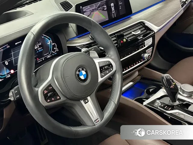 BMW 5 Series (G30) 2020 Серебристо-серый из Кореи, фото 2