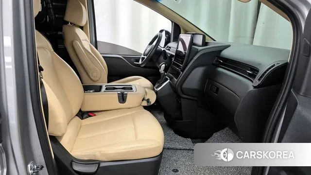Hyundai Staria 2023 Серебряный из Кореи, фото 2