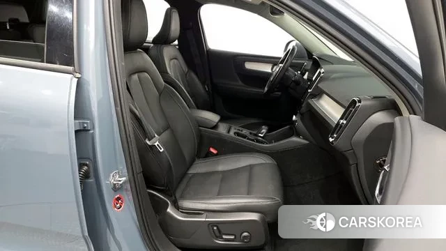 Volvo XC40 2019 Светло-серебряный цвет из Кореи, фото 2