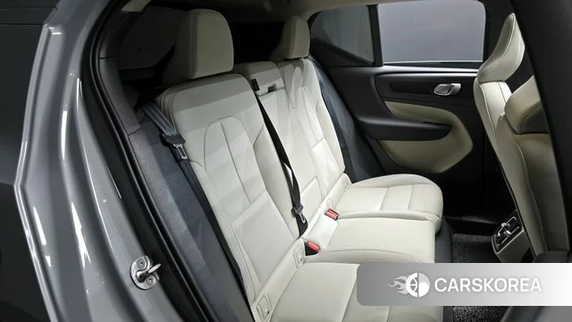 Volvo XC40 2024 Цвет галактики из Кореи, фото 2
