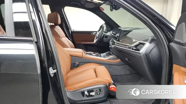 BMW X7 (G07) 2024 Черный из Кореи, фото 2