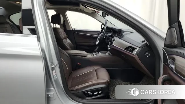 BMW 5 Series (G30) 2020 Серебристо-серый из Кореи, фото 2