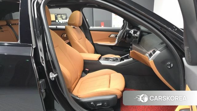 BMW 3 Series (G20) 2025 Черный из Кореи, фото 2
