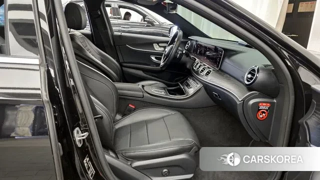 Mercedes-Benz E-Class W213 2022 Черный из Кореи, фото 2